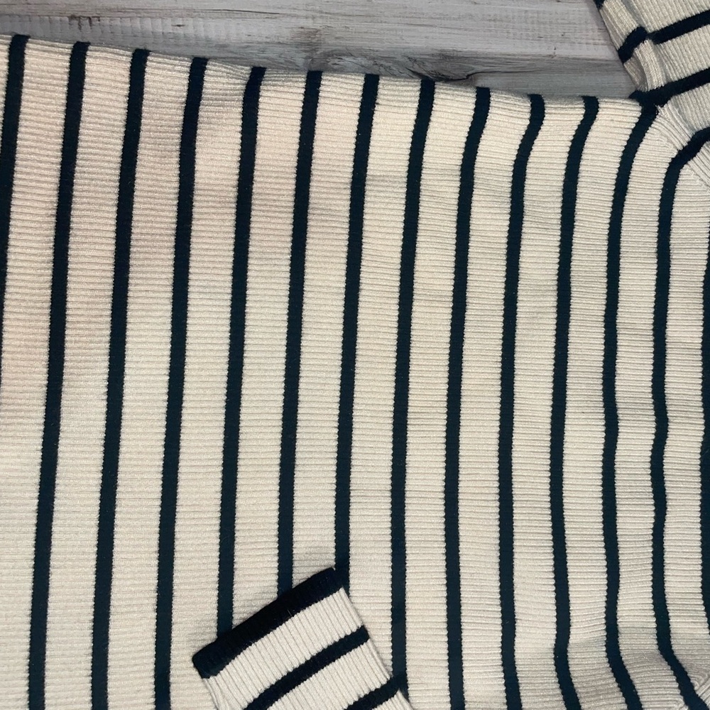 Mock Neck Long Sleeve - Picture 4 of 5